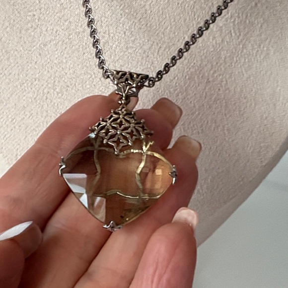 Elegant Silver Necklace with Yellow Gemstone - Picture 3 of 9